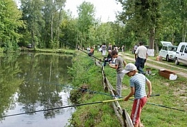 Photo : Ateliers pêche nature au Val Dunois © Joël Merlier