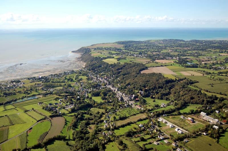 vue aérienne de Saint-Jean-le-Thomas, 4e Station Verte de la Baie du Mont-Saint-Michel - Normandie